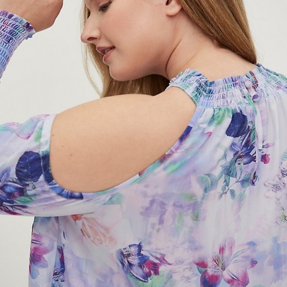 Torrid NWT size 1 exposed shoulder Grey purple floral top! - Picture 2 of 5